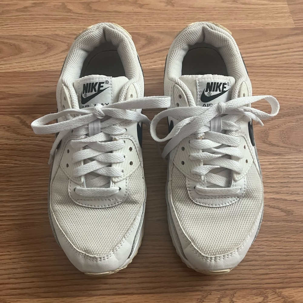 Nike Air Max 90 Athletic Shoes - Picture 9 of 9